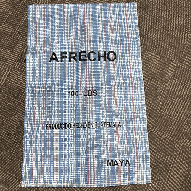 Bolsa tejida de patrón de cuadrícula azul